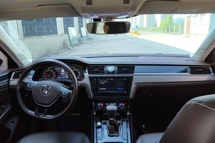 Used Volkswagen Phideon 2021 380TSI Luxury Edition Center Console