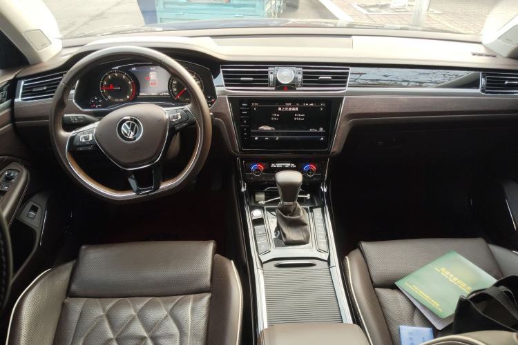 Used Volkswagen Phideon 2021 380TSI Prestige Edition Center Console