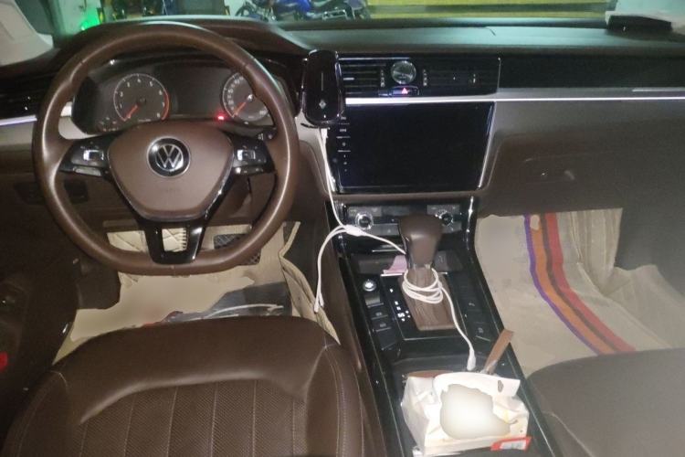 Used Volkswagen Phideon 2021 380TSI Luxury Edition Center Console