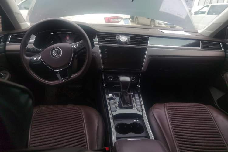 Used Volkswagen Phideon 2021 380TSI Luxury Edition Center Console