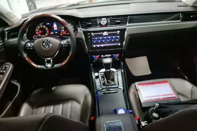 Used Volkswagen Phideon 2021 380TSI Luxury Edition Center Console