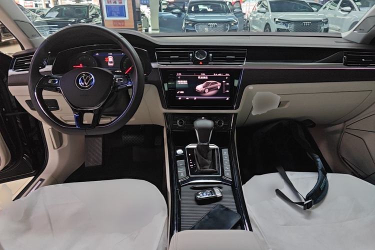 Used Volkswagen Phideon 2021 380TSI Prestige Edition Center Console