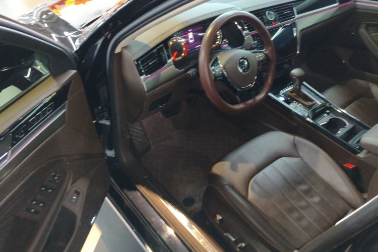 Used Volkswagen Phideon 2021 380TSI Luxury Edition Driver Seat