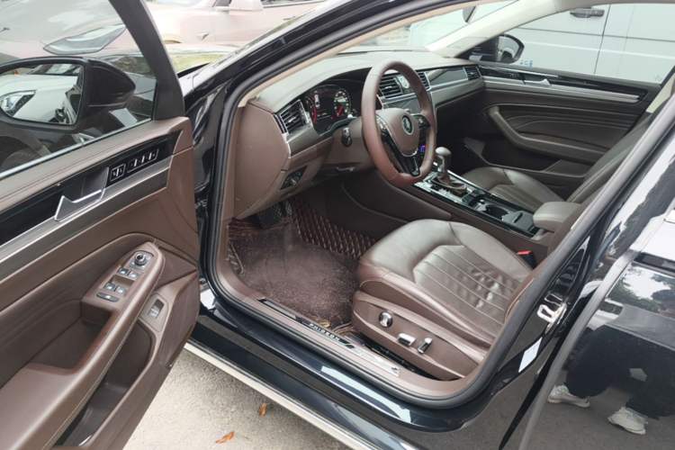 Used Volkswagen Phideon 2021 380TSI Luxury Edition Driver Seat