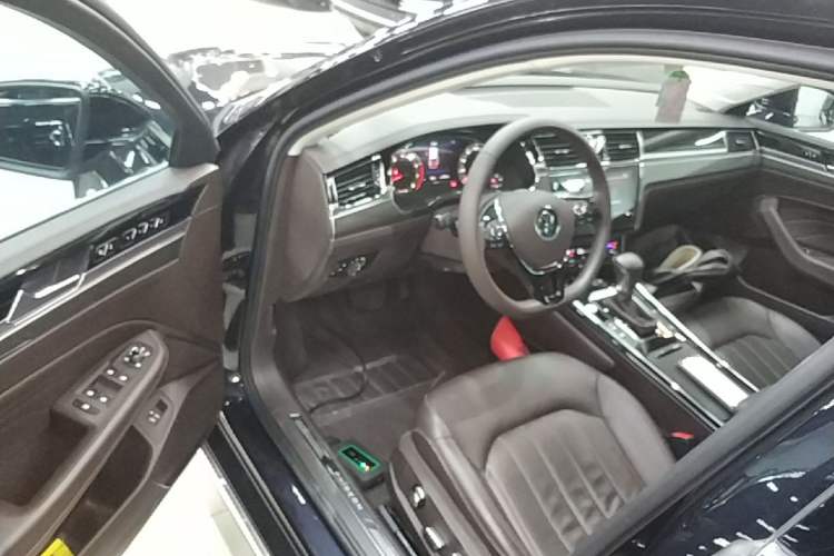 Used Volkswagen Phideon 2021 380TSI Luxury Edition Driver Seat