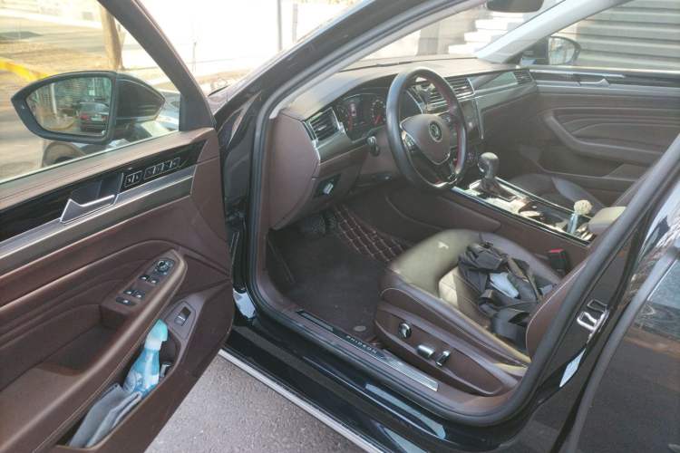 Used Volkswagen Phideon 2021 380TSI Luxury Edition Driver Seat
