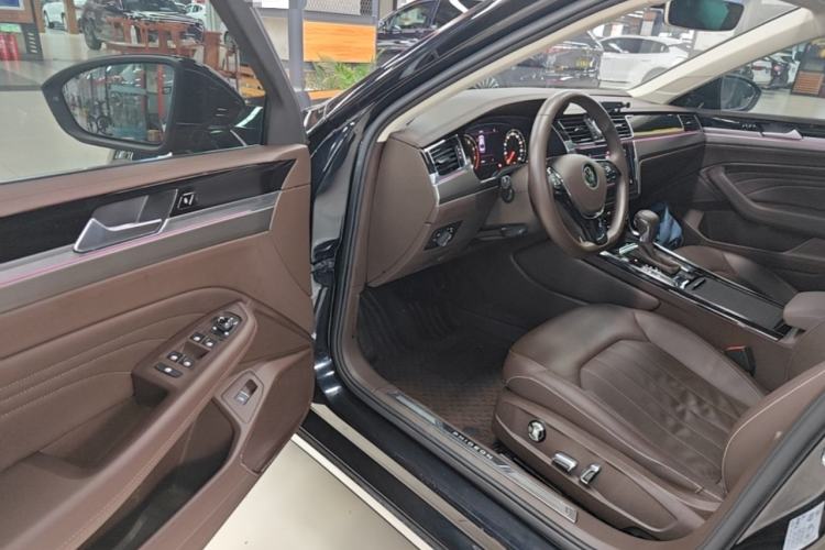 Used Volkswagen Phideon 2021 380TSI Luxury Edition Driver Seat