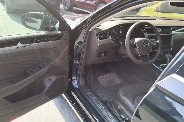 Used Volkswagen Phideon 2021 380TSI Luxury Edition Driver Seat