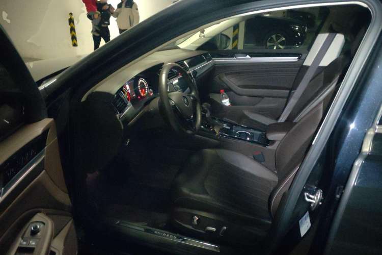 Used Volkswagen Phideon 2021 380TSI Luxury Edition Driver Seat
