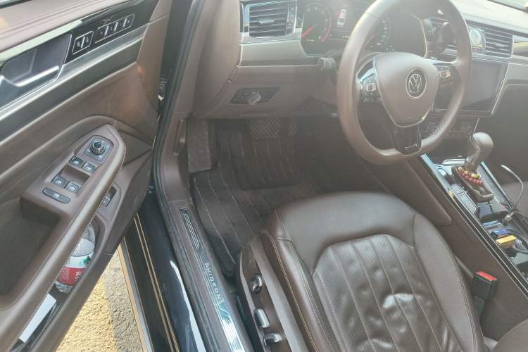 Used Volkswagen Phideon 2021 380TSI Luxury Edition Driver Seat