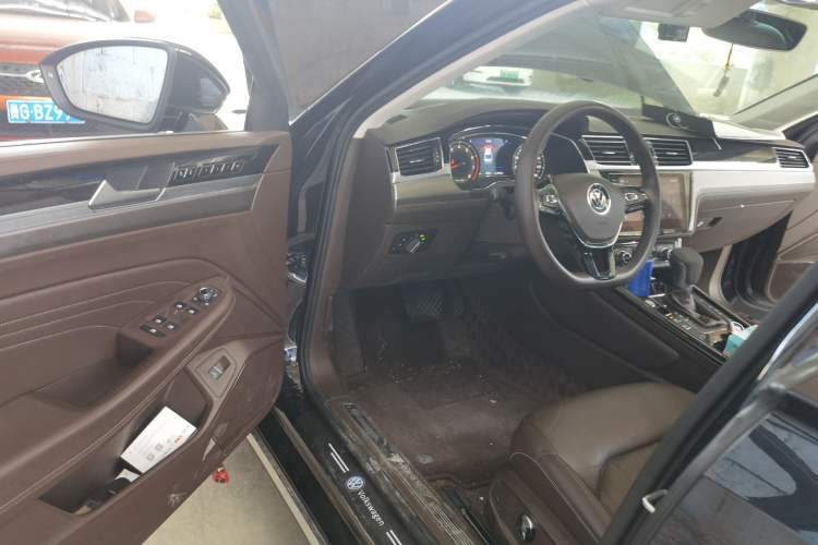 Used Volkswagen Phideon 2021 380TSI Luxury Edition Driver Seat