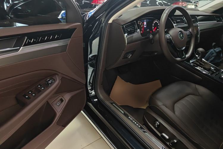Used Volkswagen Phideon 2021 380TSI Luxury Edition Driver Seat