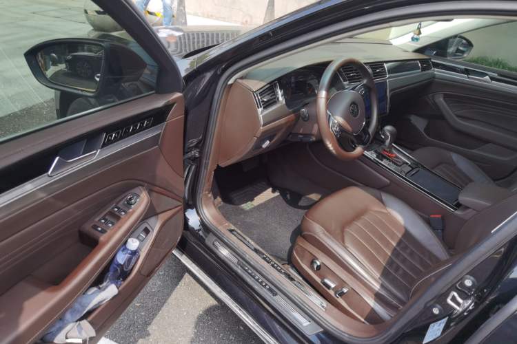 Used Volkswagen Phideon 2021 380TSI Luxury Edition Driver Seat