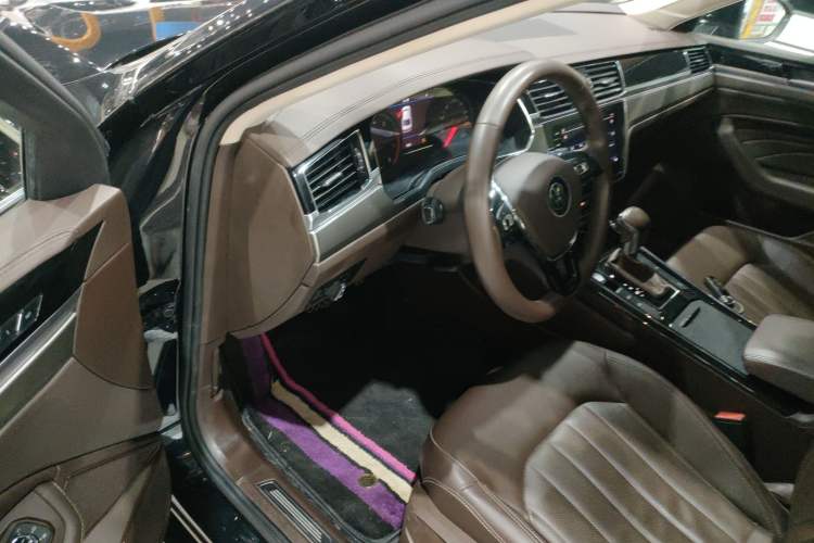 Used Volkswagen Phideon 2021 380TSI Luxury Edition Driver Seat