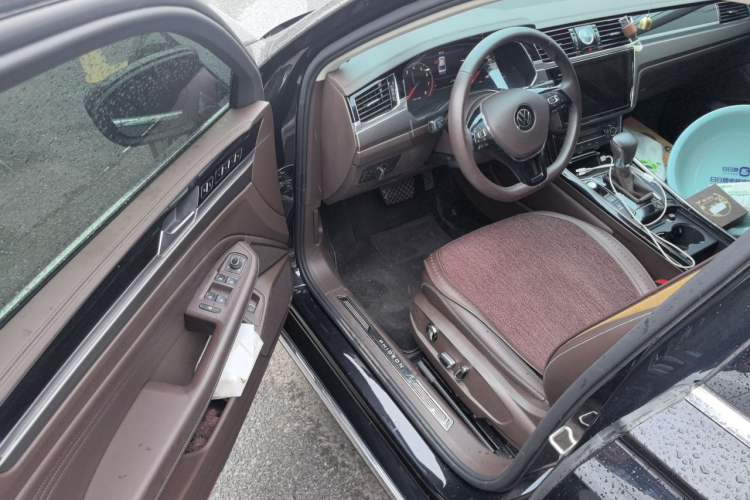 Used Volkswagen Phideon 2021 380TSI Luxury Edition Driver Seat
