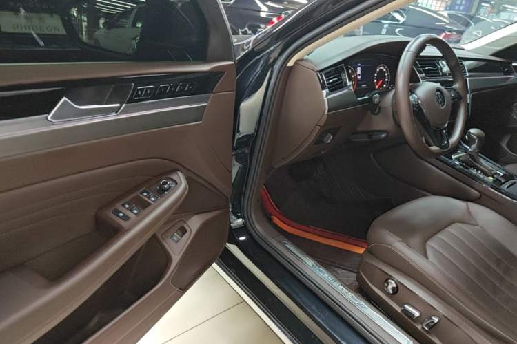 Used Volkswagen Phideon 2021 380TSI Luxury Edition Driver Seat