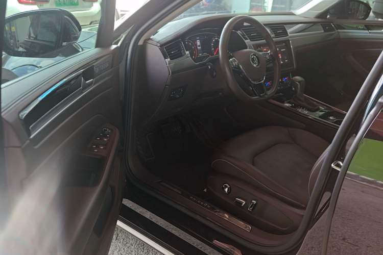 Used Volkswagen Phideon 2021 380TSI Luxury Edition Driver Seat