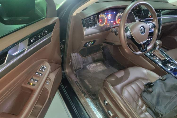Used Volkswagen Phideon 2021 380TSI Luxury Edition Driver Seat