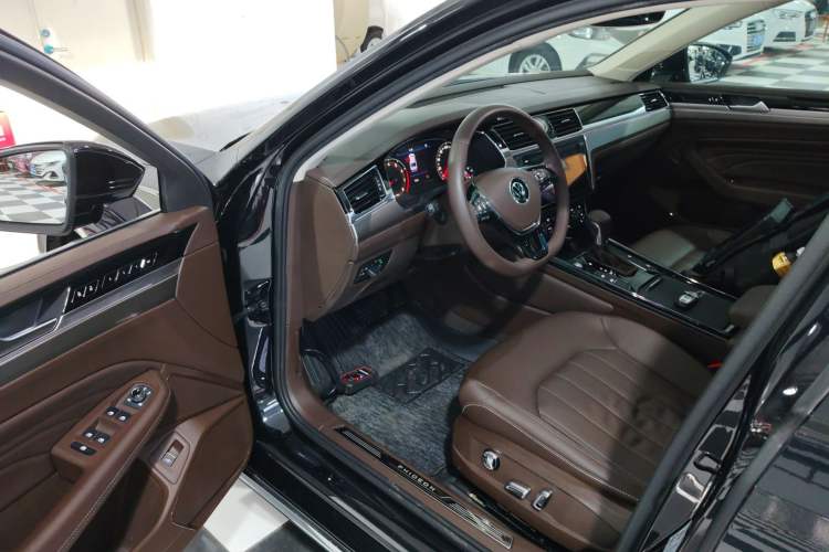 Used Volkswagen Phideon 2021 380TSI Luxury Edition Driver Seat