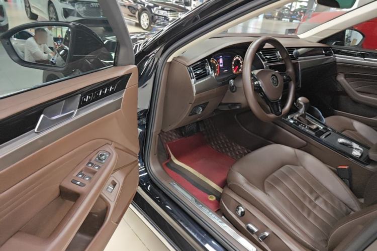 Used Volkswagen Phideon 2021 380TSI Luxury Edition Driver Seat