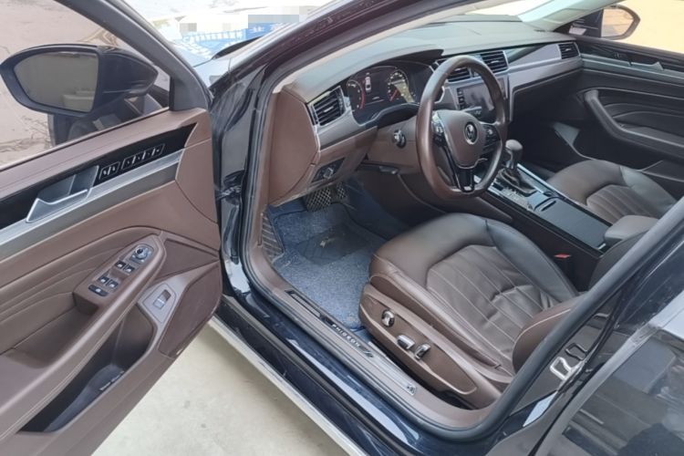 Used Volkswagen Phideon 2021 380TSI Luxury Edition Driver Seat