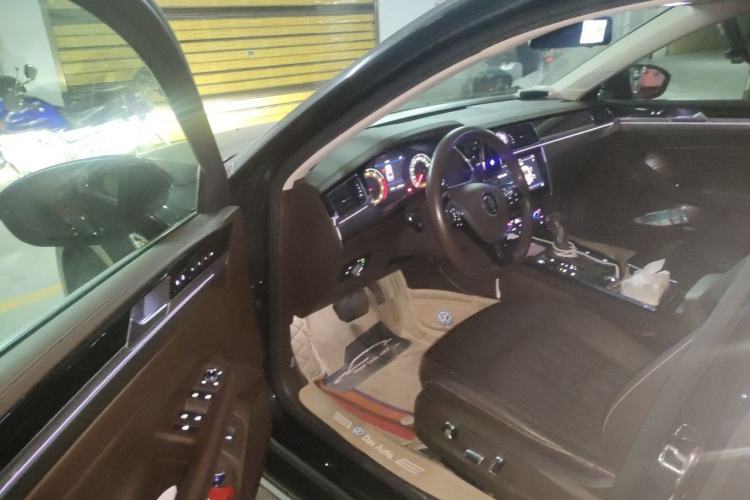 Used Volkswagen Phideon 2021 380TSI Luxury Edition Driver Seat
