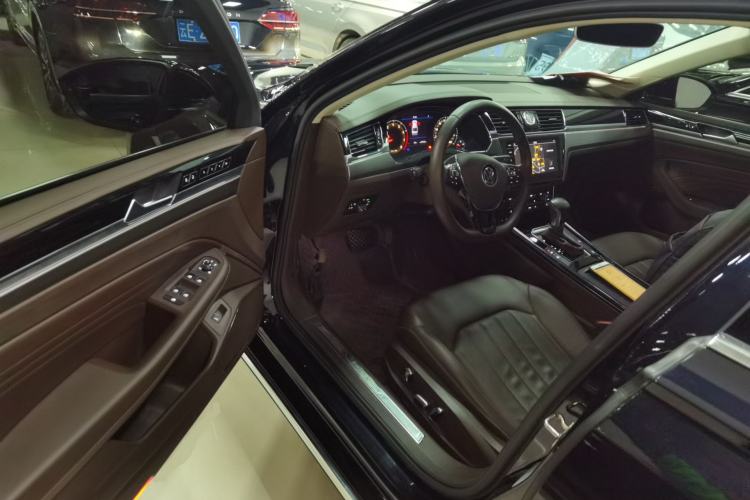 Used Volkswagen Phideon 2021 380TSI Luxury Edition Driver Seat