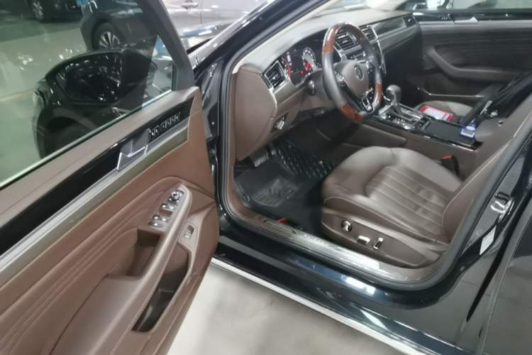 Used Volkswagen Phideon 2021 380TSI Luxury Edition Driver Seat