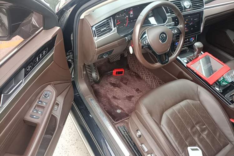 Used Volkswagen Phideon 2021 380TSI Luxury Edition Driver Seat