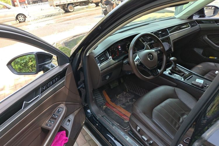 Used Volkswagen Phideon 2021 380TSI Luxury Edition Driver Seat