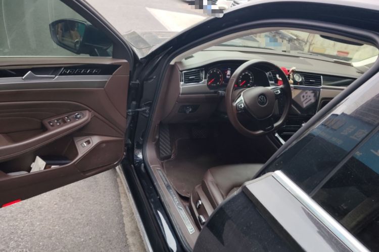 Used Volkswagen Phideon 2021 380TSI Luxury Edition Driver Seat
