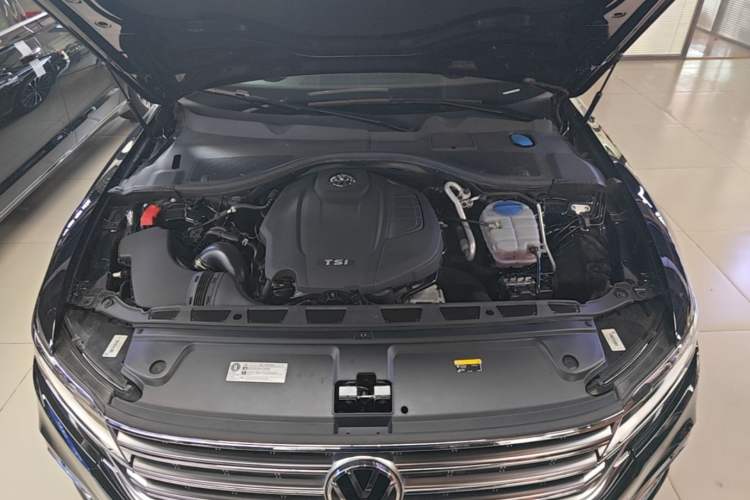 Used Volkswagen Phideon 2021 380TSI Prestige Edition Engine Bay