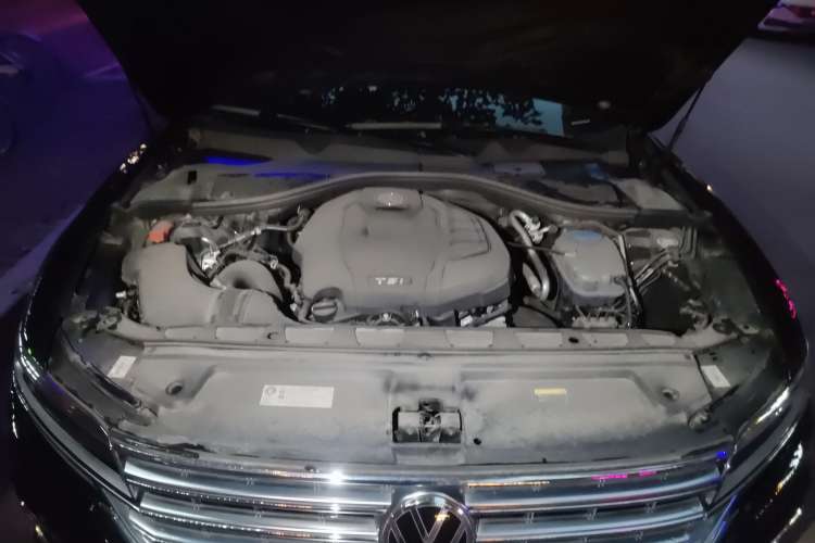 Used Volkswagen Phideon 2021 380TSI Prestige Edition Engine Bay