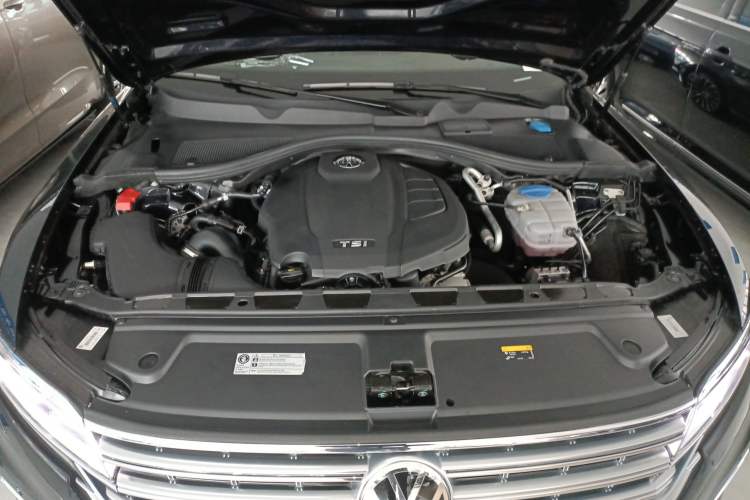 Used Volkswagen Phideon 2021 380TSI Prestige Edition Engine Bay