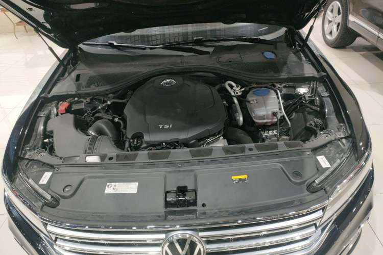 Used Volkswagen Phideon 2021 380TSI Luxury Edition Engine Bay