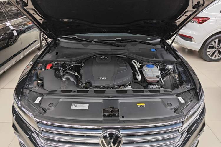 Used Volkswagen Phideon 2021 380TSI Luxury Edition Engine Bay