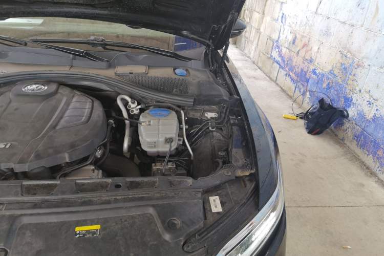 Used Volkswagen Phideon 2021 380TSI Luxury Edition Engine Bay Left
