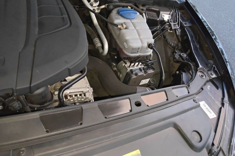 Used Volkswagen Phideon 2021 380TSI Luxury Edition Engine Bay Left