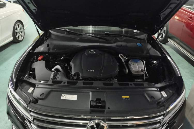 Used Volkswagen Phideon 2021 380TSI Luxury Edition Engine Bay
