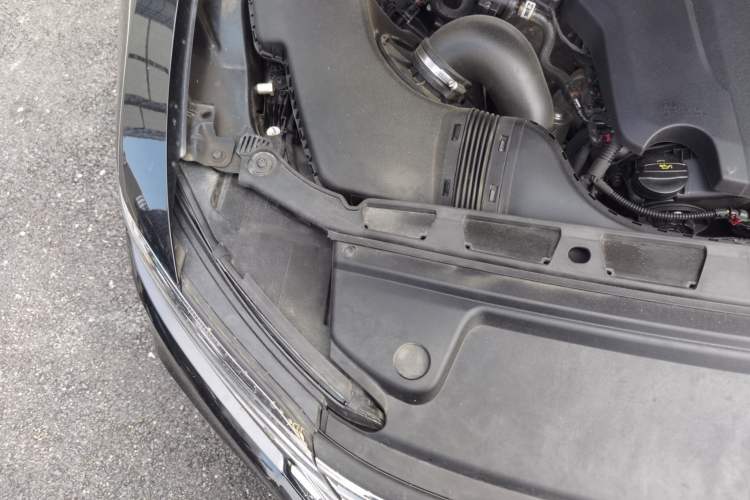 Used Volkswagen Phideon 2021 380TSI Luxury Edition Engine Bay Right