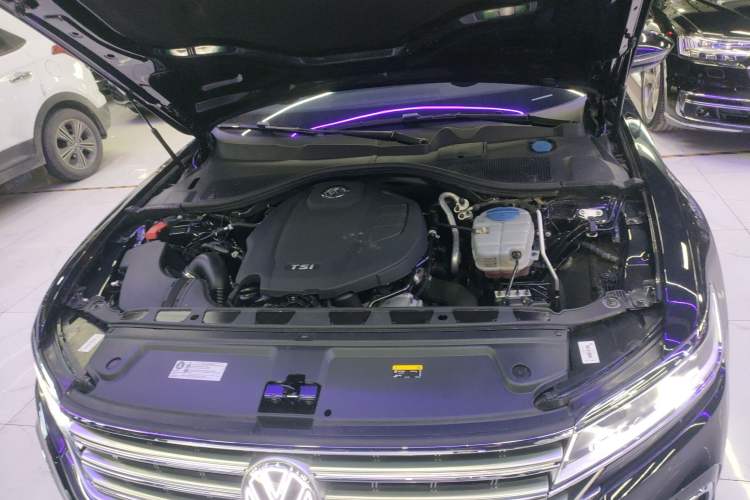 Used Volkswagen Phideon 2021 380TSI Luxury Edition Engine Bay