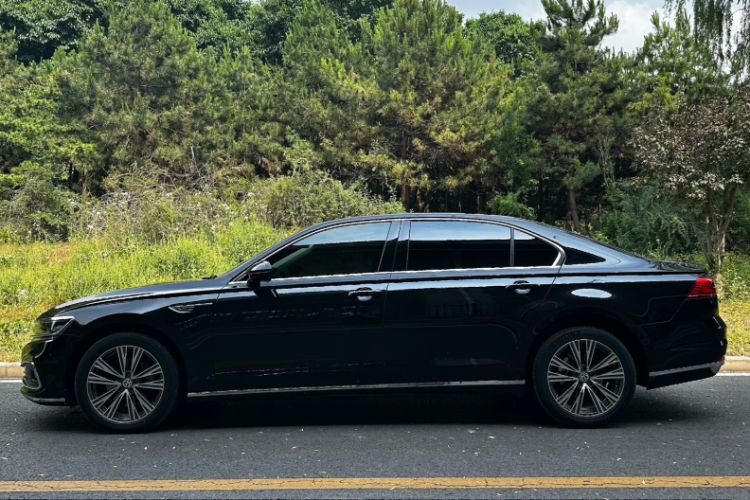 Used Volkswagen Phideon 2021 380TSI Luxury Edition Exterior 2