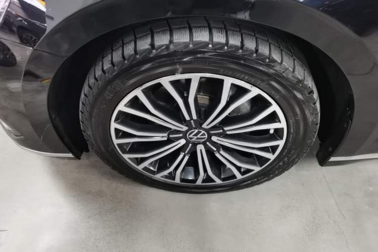 Used Volkswagen Phideon 2021 380TSI Luxury Edition Exterior 4