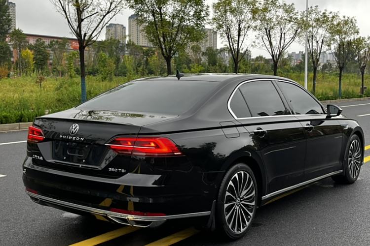 Used Volkswagen Phideon 2021 380TSI Prestige Edition Exterior 5