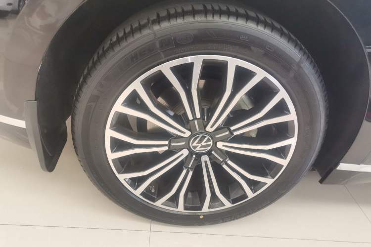 Used Volkswagen Phideon 2021 380TSI Luxury Edition Exterior 8