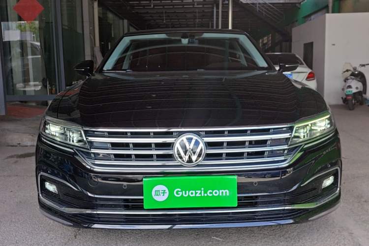 Used Volkswagen Phideon 2021 380TSI Luxury Edition Front