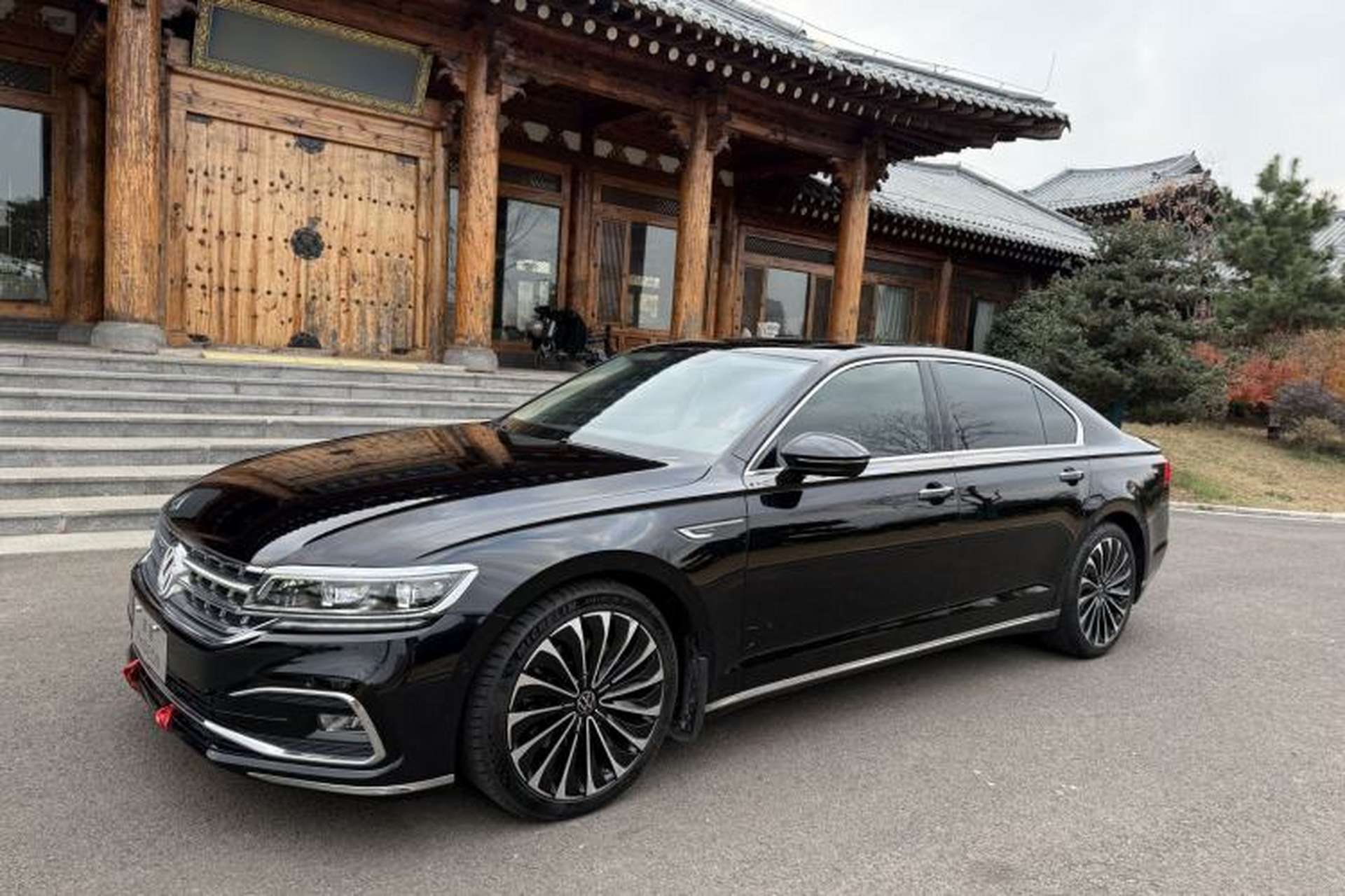 Used Volkswagen Phideon 2021 380TSI Prestige Edition Front Left 45 Deg
