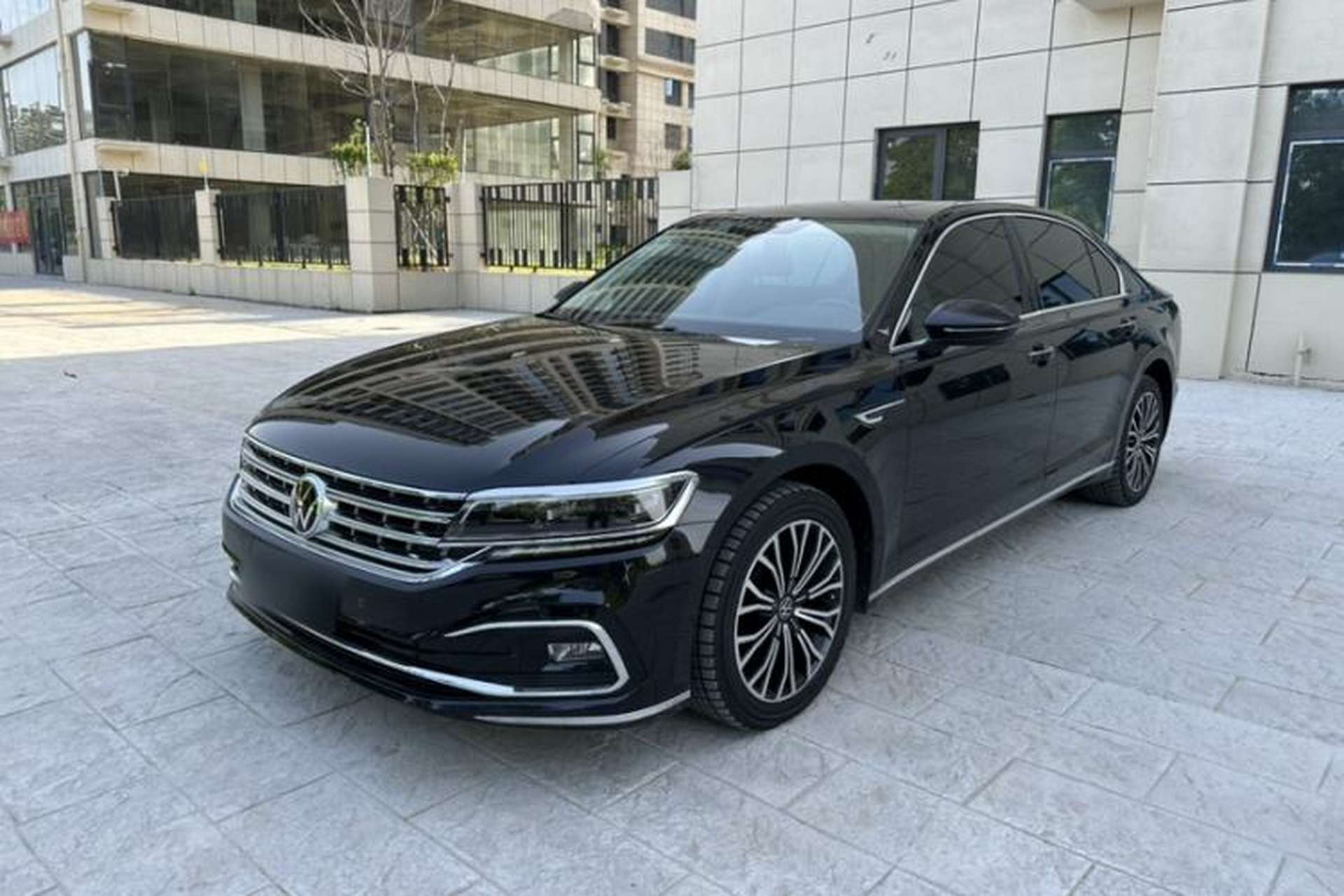 Used Volkswagen Phideon 2021 380TSI Luxury Edition Front Left 45 Deg