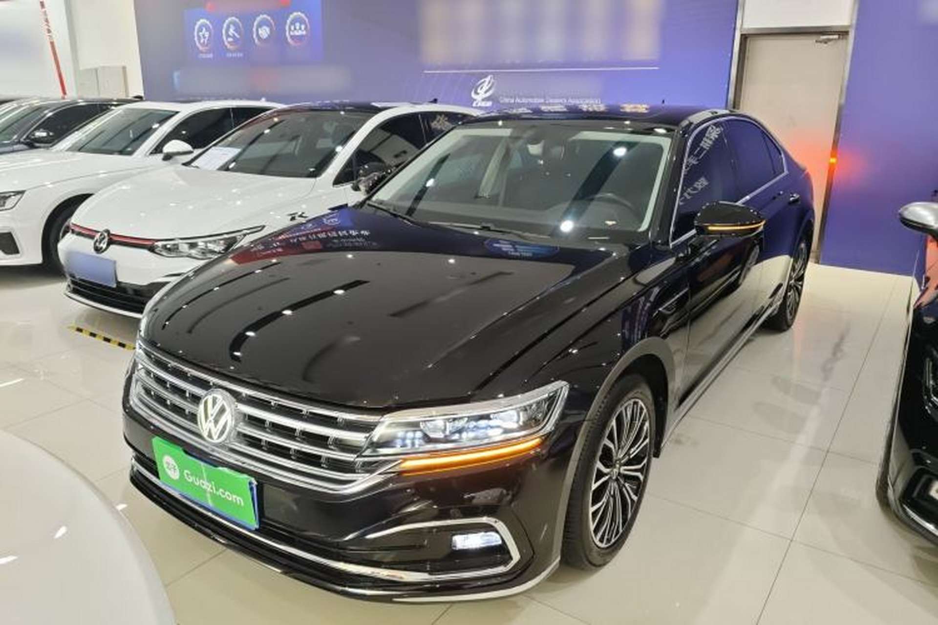 Used Volkswagen Phideon 2021 380TSI Luxury Edition Front Left 45 Deg