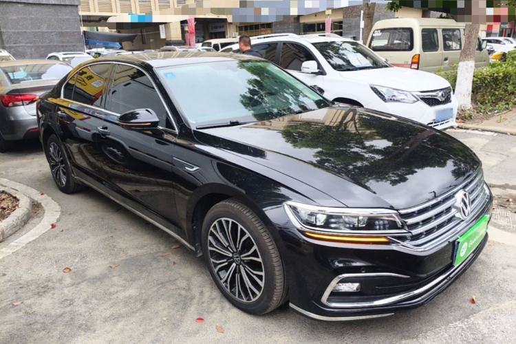 Used Volkswagen Phideon 2021 380TSI Luxury Edition Front Right 45 Deg